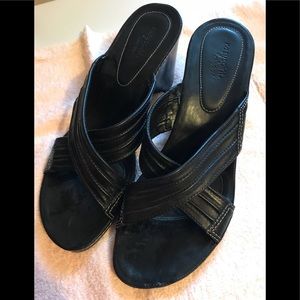 Easy spirit black leather sandals